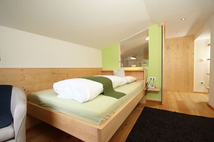 Room 10 of 48