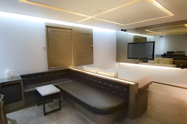 Room 38 of 89