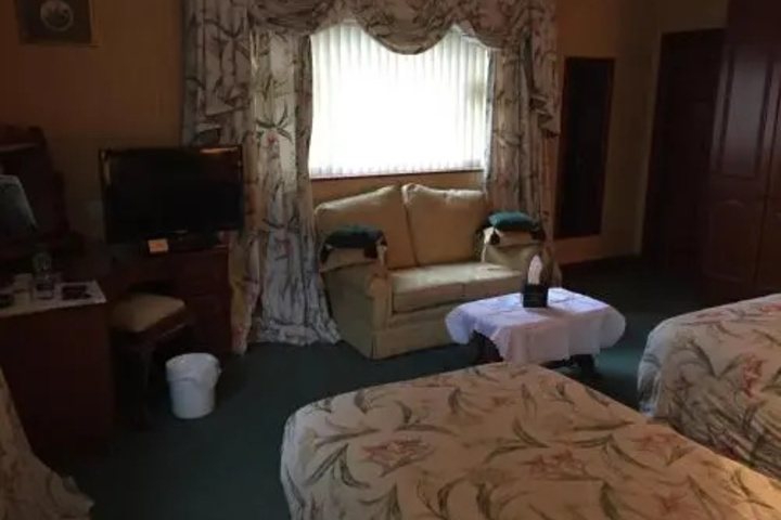 Room 5 of 15