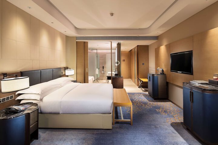 Room 30 of 100