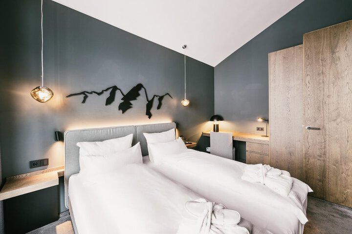 Room 16 of 158