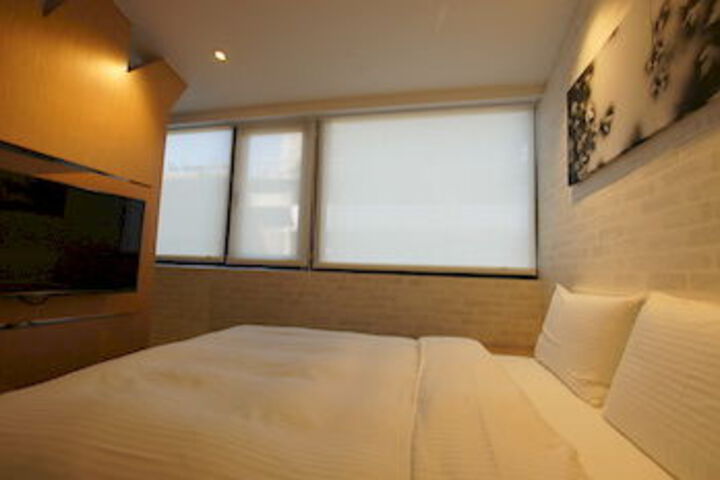 Room 16 of 65