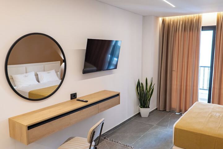 Room 34 of 108