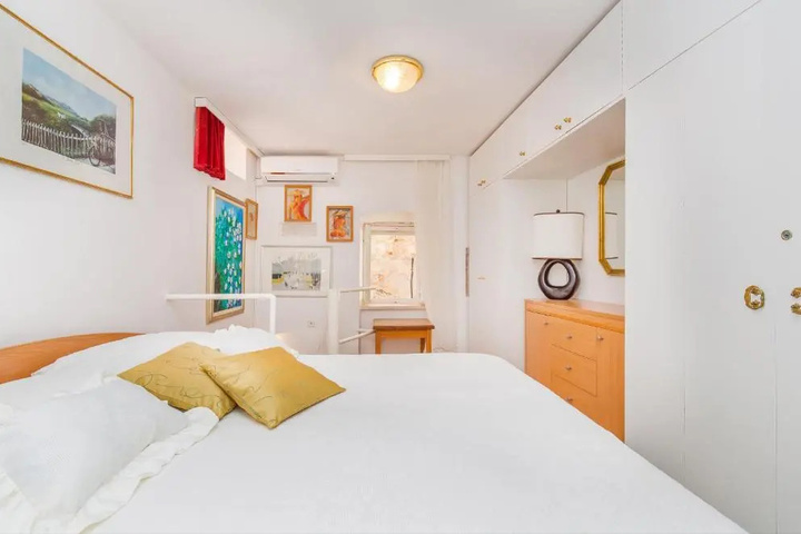 Room 2 of 6