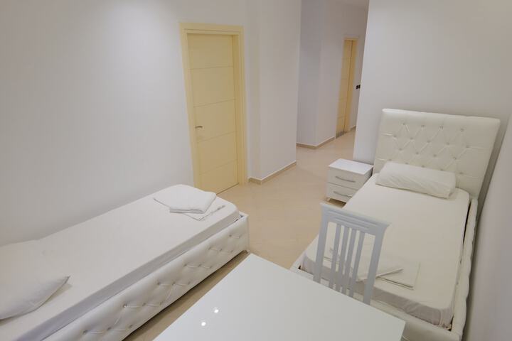 Room 10 of 33