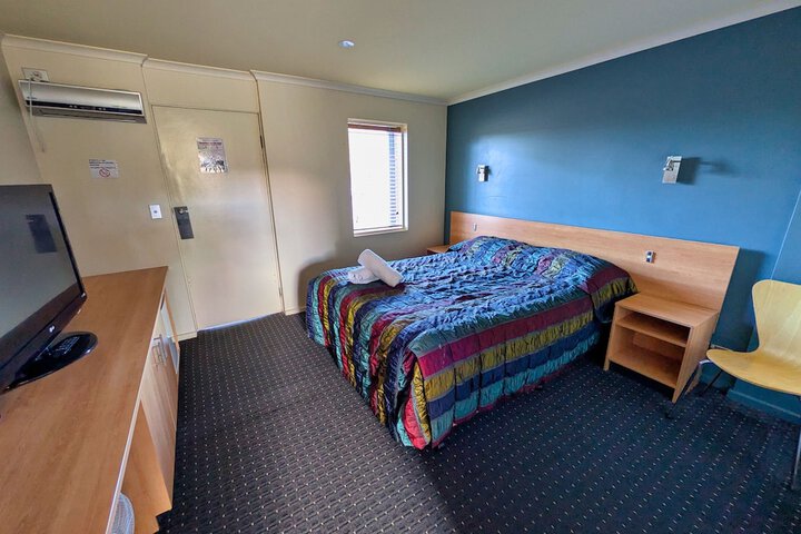 Room 9 of 32