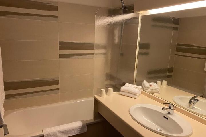 Room 26 of 46
