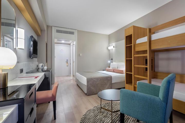 Room 10 of 101