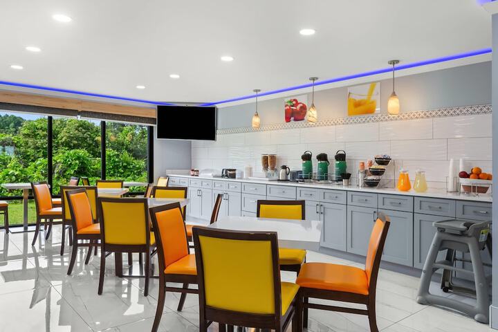 Breakfast area