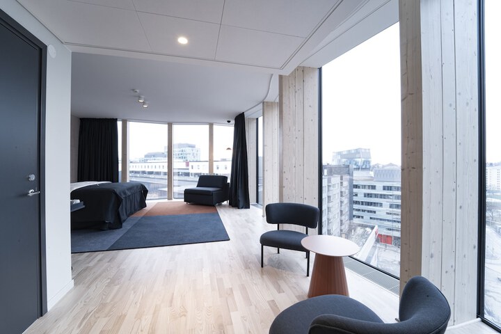 Room 32 of 77