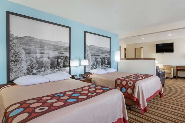 1 Queen Bed (9 of 14)