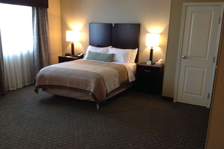 Queen Bed Accessible (9 of 13)