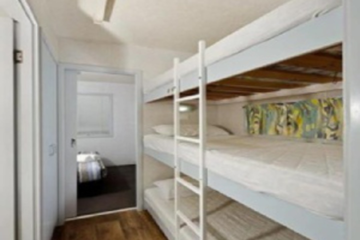 Room 320 of 611