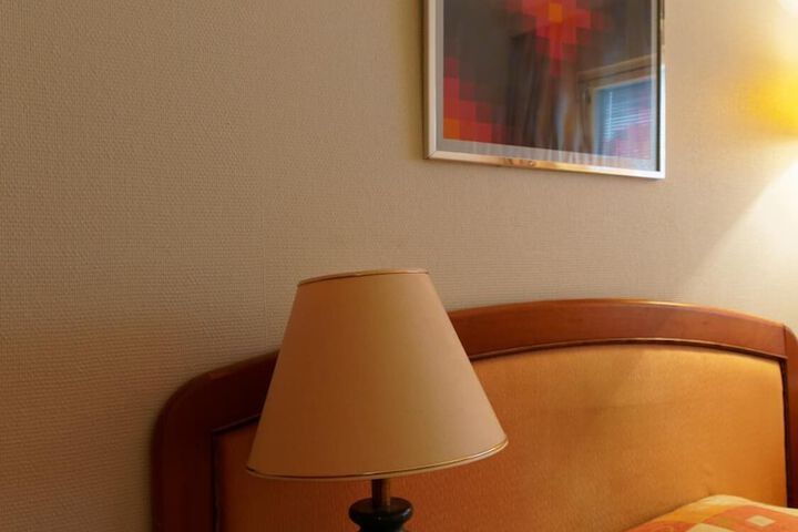 Room 11 of 29
