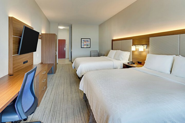Quadruple Queen Size Bed (2 of 11)