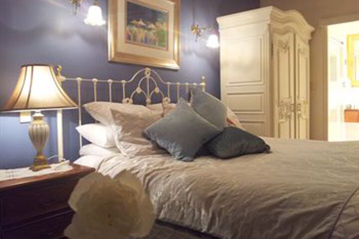 Room 13 of 36