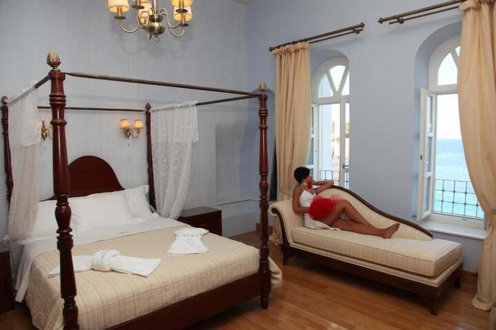 Room 6 of 92