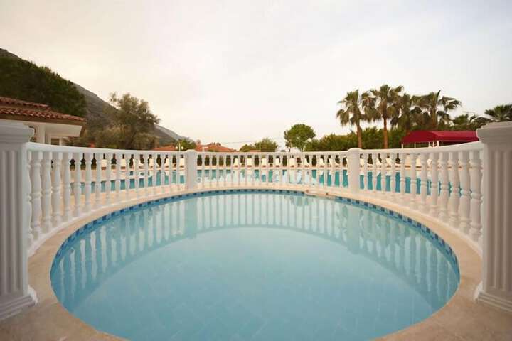 Hotel Pool