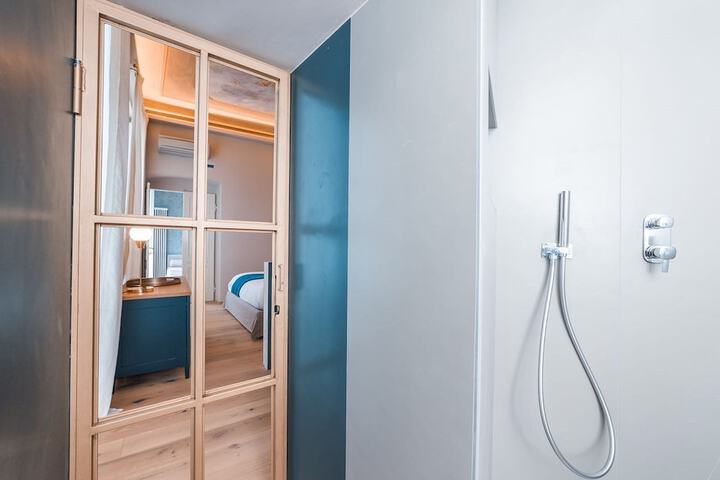 Room 32 of 66