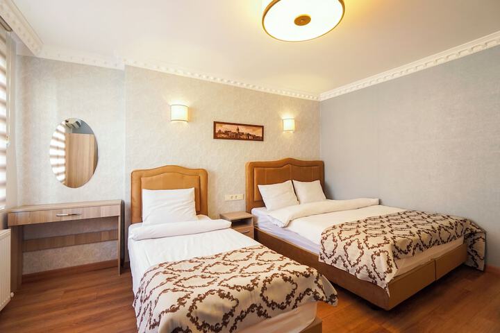 Room 9 of 25