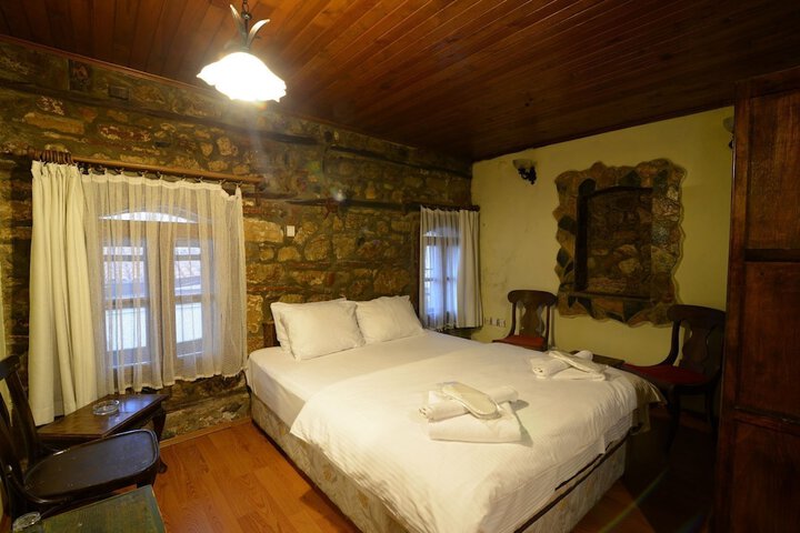 Room 11 of 39