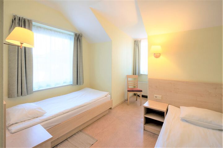 Room 10 of 40