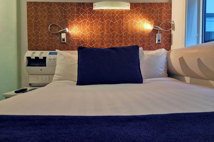 Room 10 of 92