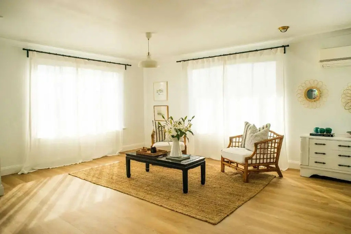 Room 5 of 16