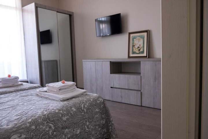 Room 7 of 14