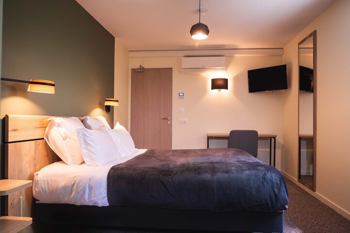 Room 3 of 32