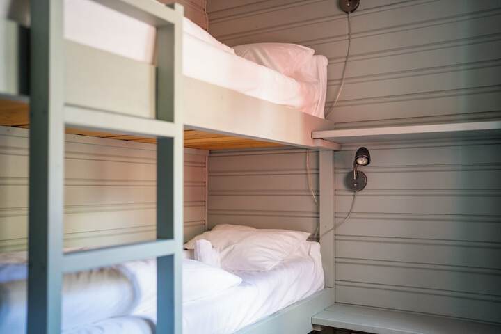 Room 43 of 204