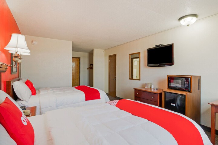 2 Double Beds (5 of 8)