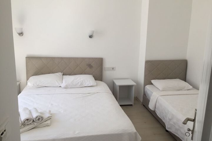 Room 11 of 33