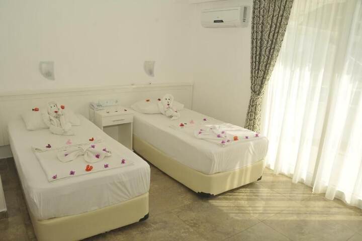 Room 3 of 28