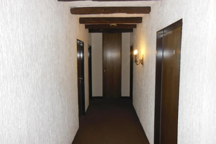 Room 8 of 12