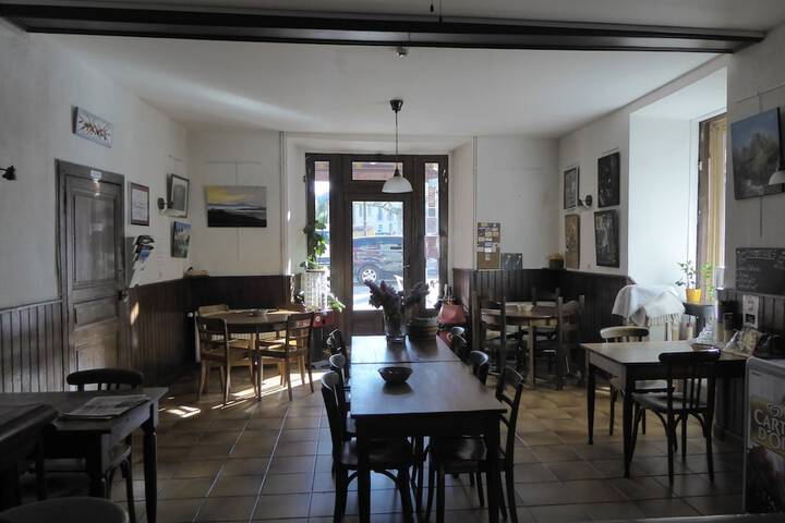 Lounge 58 of 67