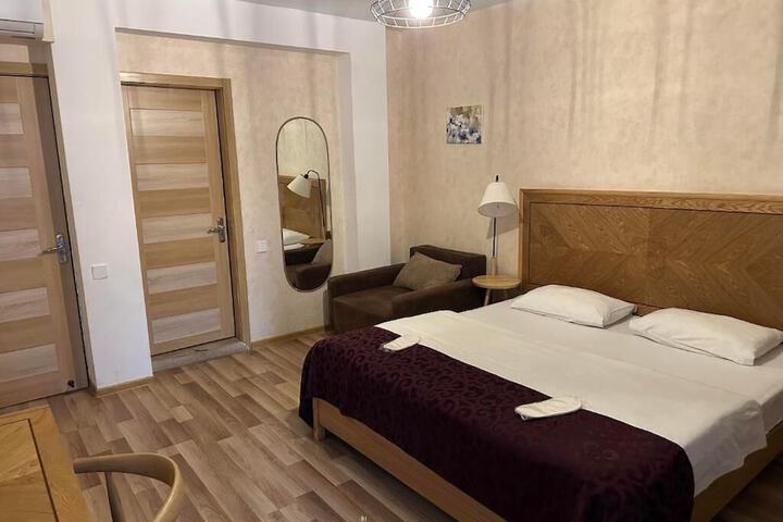 Room 5 of 17