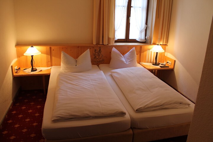 Room 5 of 66