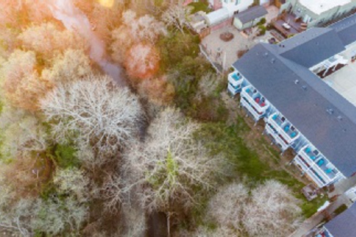 Hotel Exterior 35 of 407