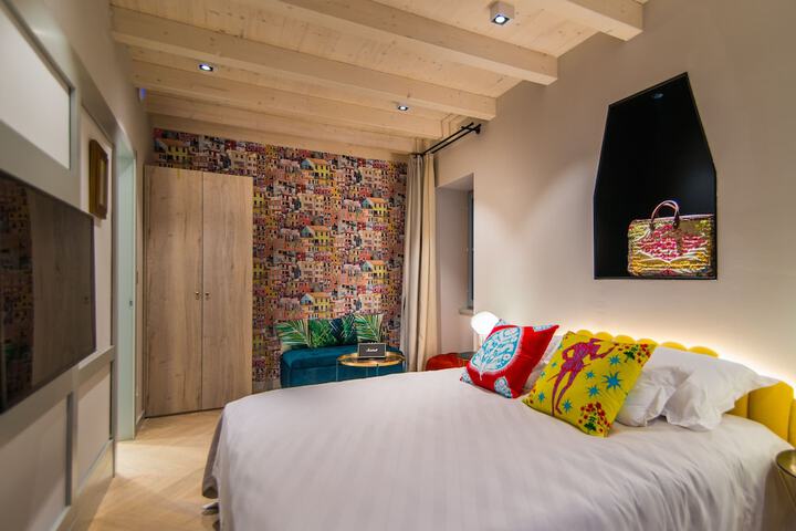 Room 4 of 192