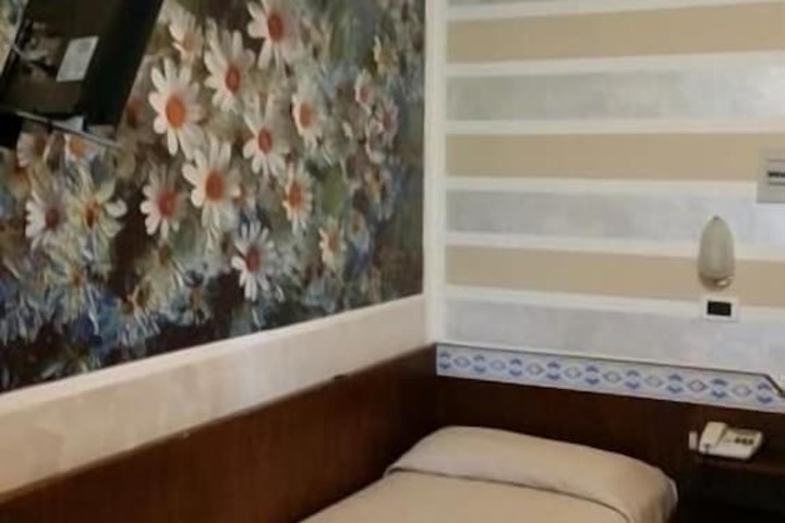 Room 10 of 46