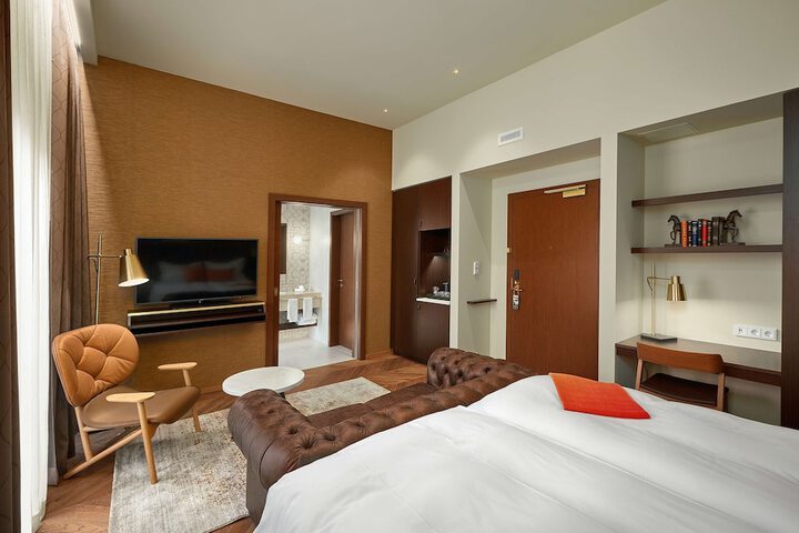 Room 34 of 66