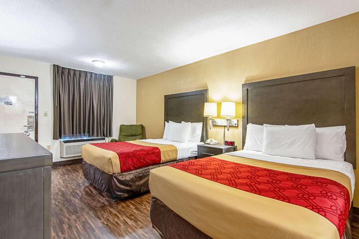 2 Double Beds (7 of 10)