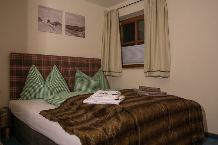 Room 7 of 71