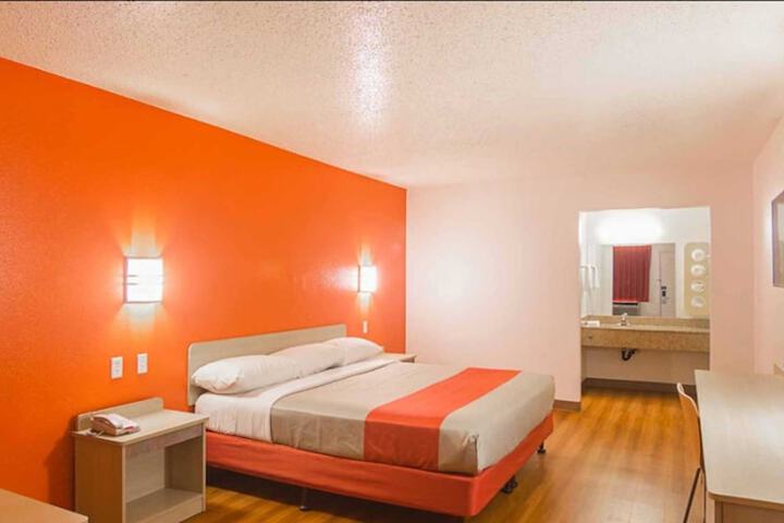 Room 7 of 32