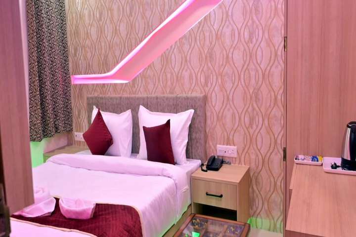 Room 37 of 77