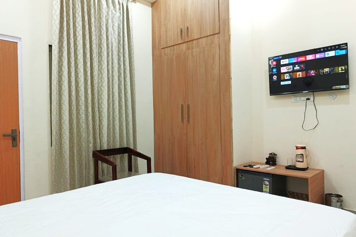 Room 4 of 10