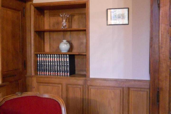 Room 11 of 48