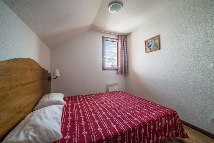 Room 6 of 42