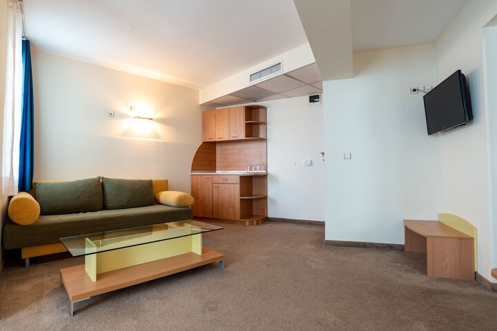 Room 36 of 85
